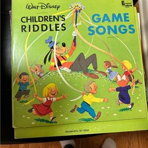 Walt Disney Children's Riddles and Game Songs - Green